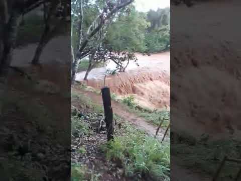 Vídeo: Cachoeira do Garimpo também apresenta alto volume após as chuvas em João Pinheiro