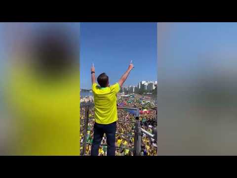 Jair Bolsonaro reúne milhares de apoiadores em manifestação em Copacabana