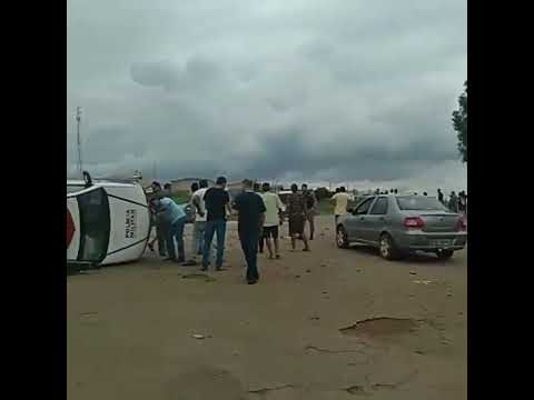 Viatura bate de frente com carro de suspeitos durante perseguição na BR-365 em Varjão de Minas