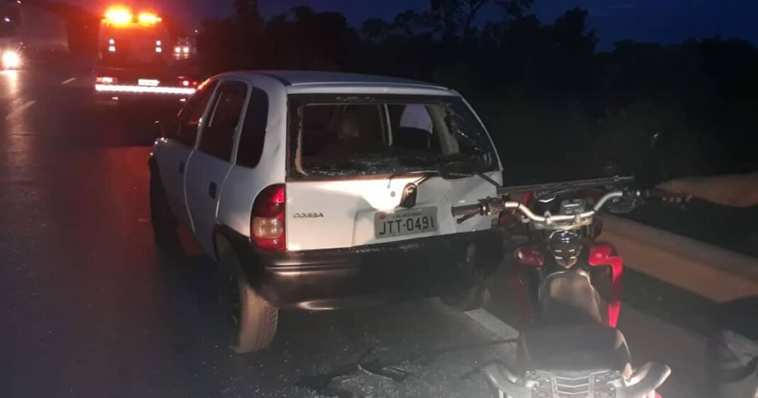 acidente na 040 moto bate em carro