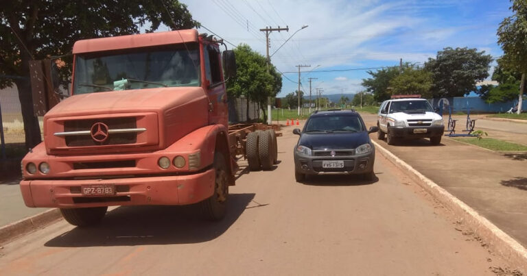 Polícia recupera caminhão roubado em Brasilândia de Minas