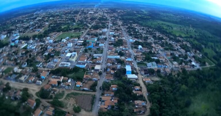 Mulher em crise de ciúmes risca o carro e agride ex-marido em Brasilândia de Minas