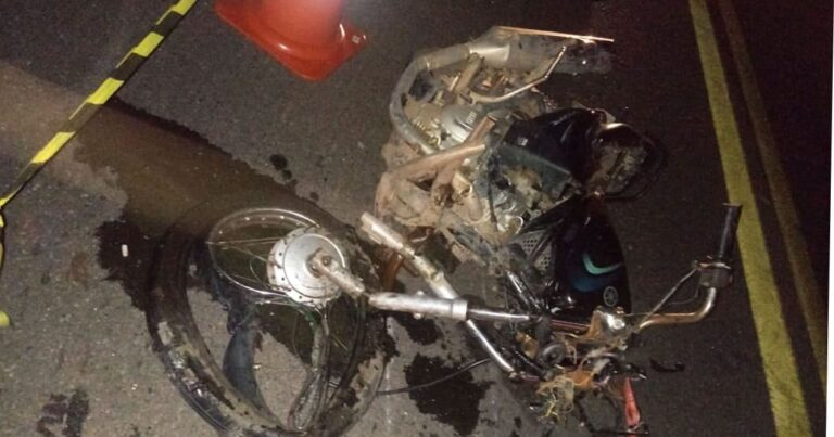 Motociclista morre após bater de frente com carreta na BR-040 em João Pinheiro