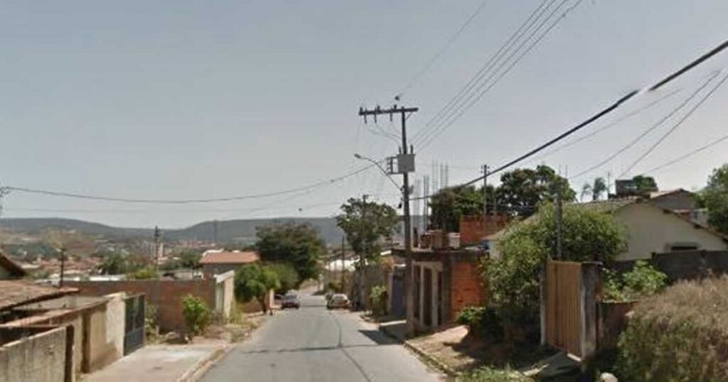 26 10 jovem de resguardo arremessa tijolo no marido