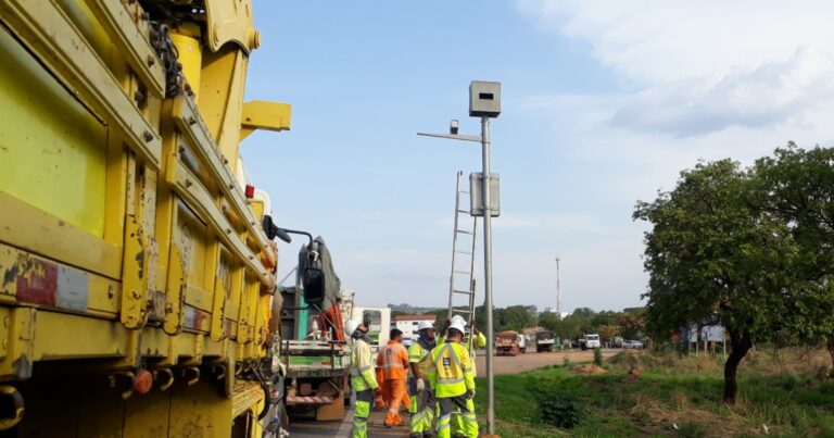 Via 040 começa a instalar radar eletrônico próximo ao Restaurante Caipirão, em João Pinheiro