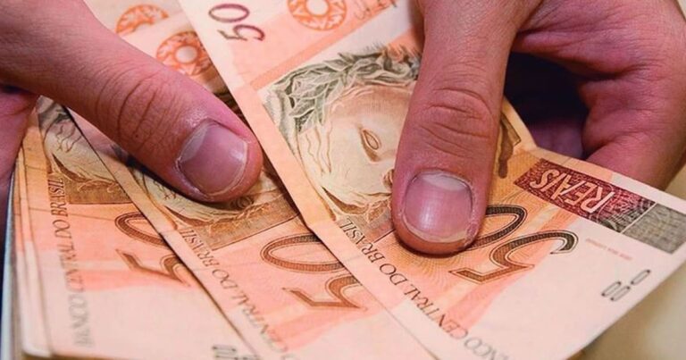 Governo reduz para R$ 1.031 estimativa de salário mínimo para 2020