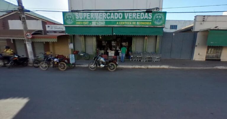 Homem encapuzado assalta supermercado no centro de João Pinheiro