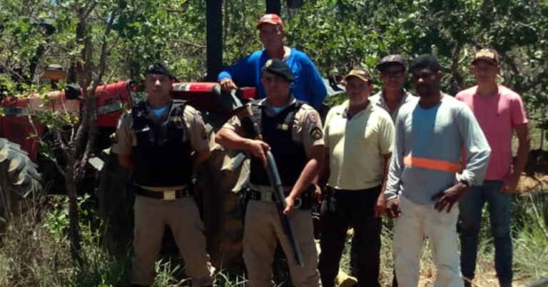 Trator furtado em Brasilândia é encontrado em matagal no município de João Pinheiro