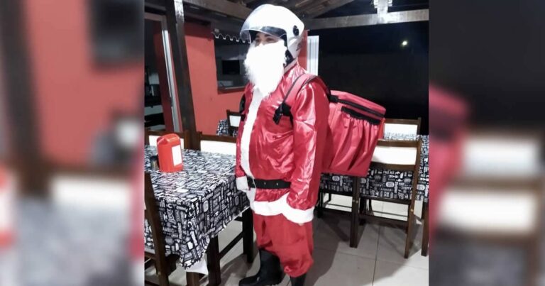 Dono de lanchonete investe no clima natalino e faz entregas vestido de Papai Noel em João Pinheiro